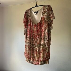 Size large top. Really soft and lightweight. Perfect for summer!